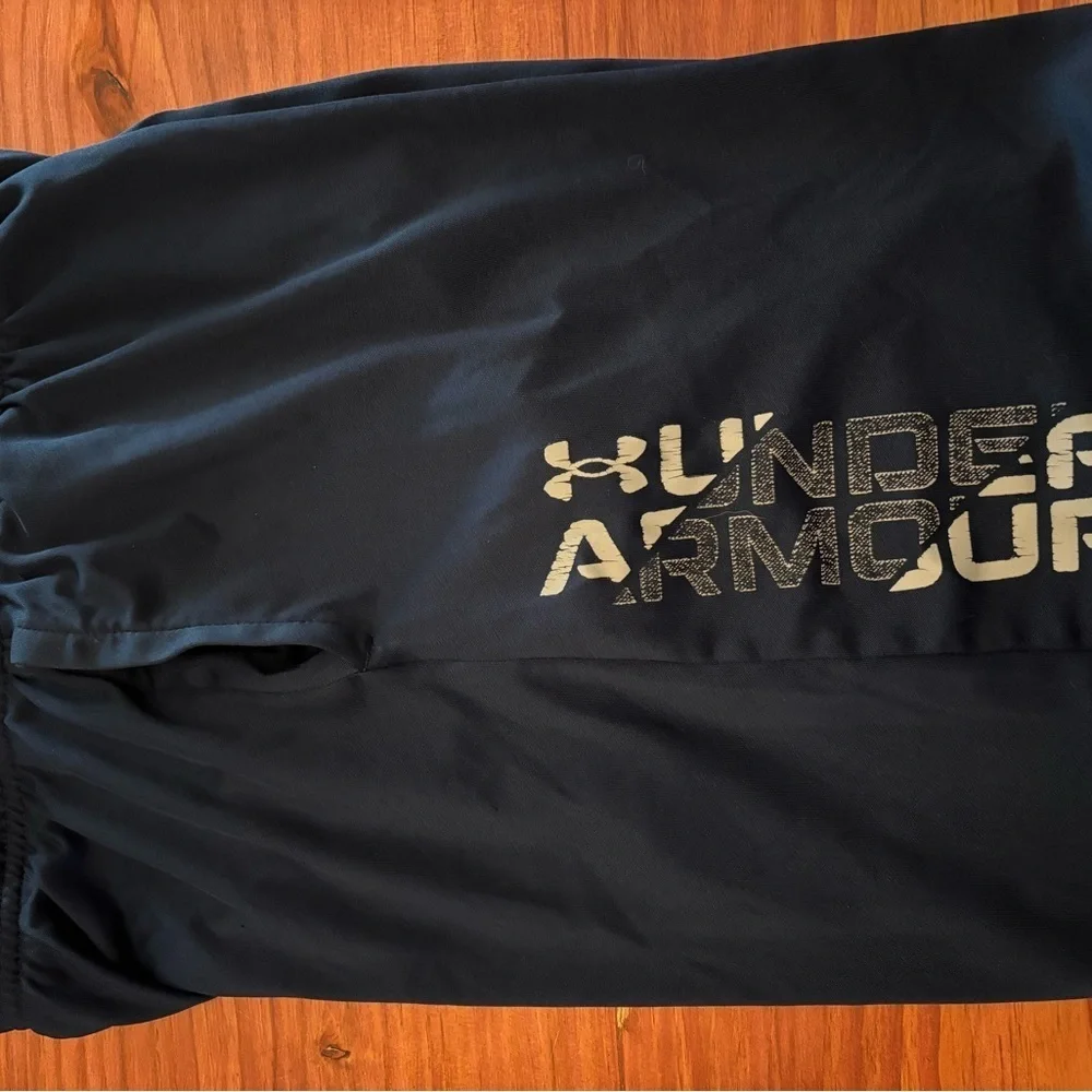 Under Armour Youth Large Black Logo Athletic Shorts